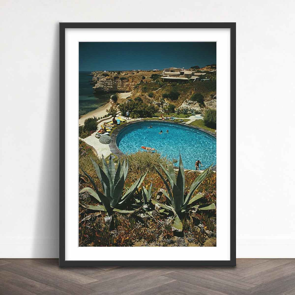 Slim Aarons - algarve hotel pool - Photography - Getty Images