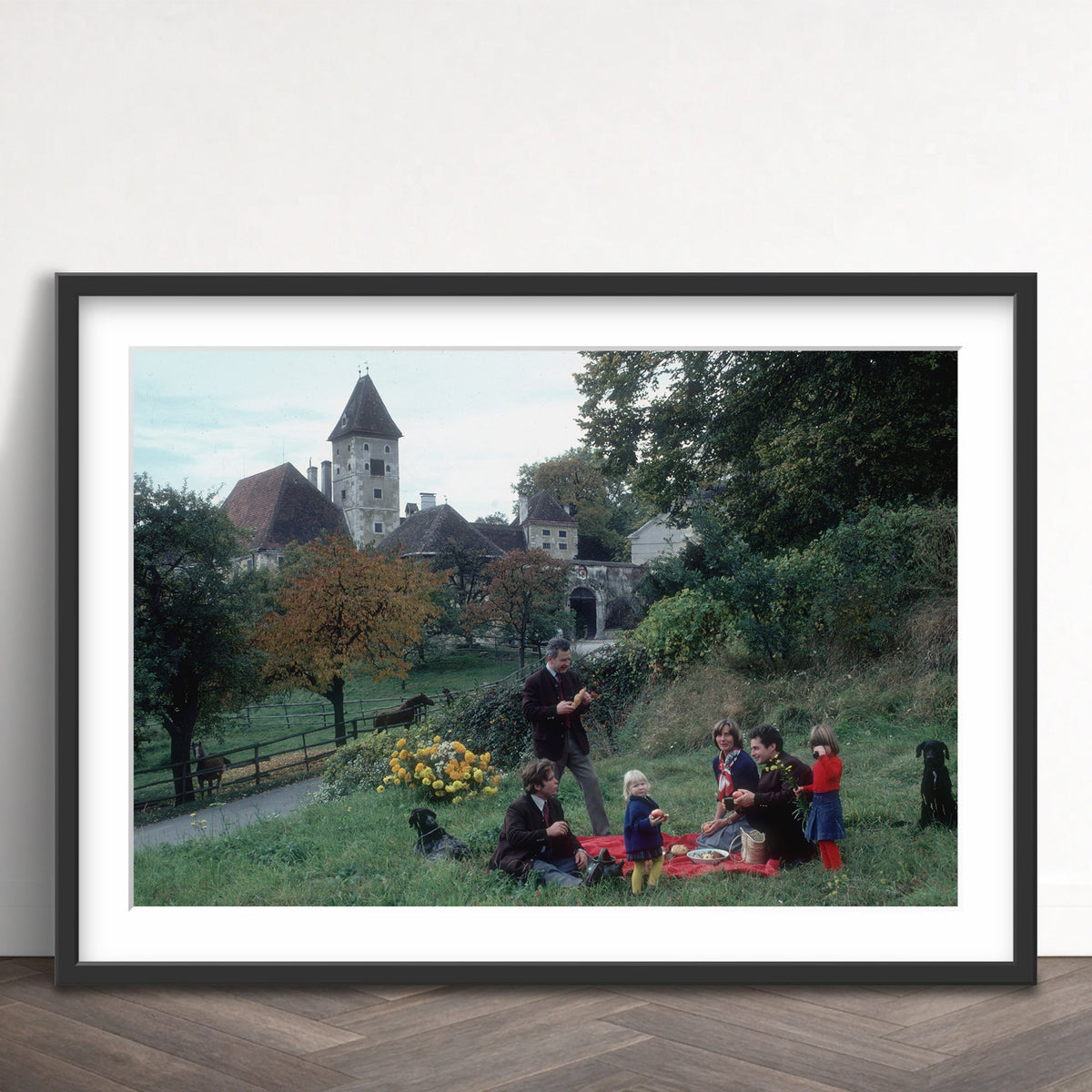 Slim Aarons - auersperg picnic - Photography - Getty Images