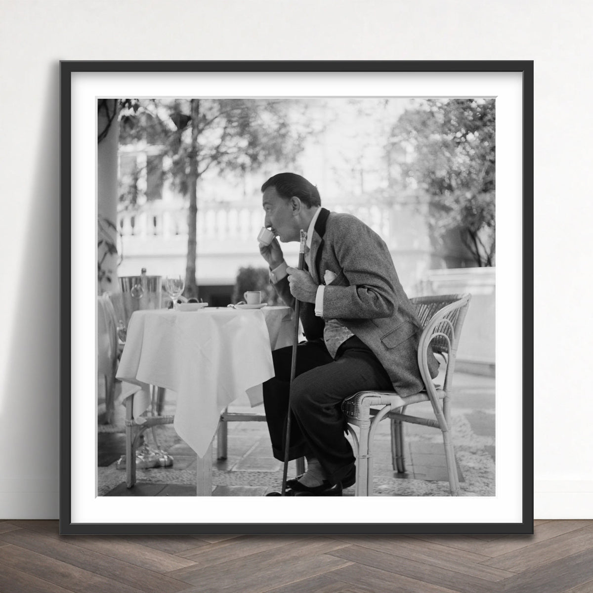 Slim Aarons - coffee with dali - Photography - Getty Images