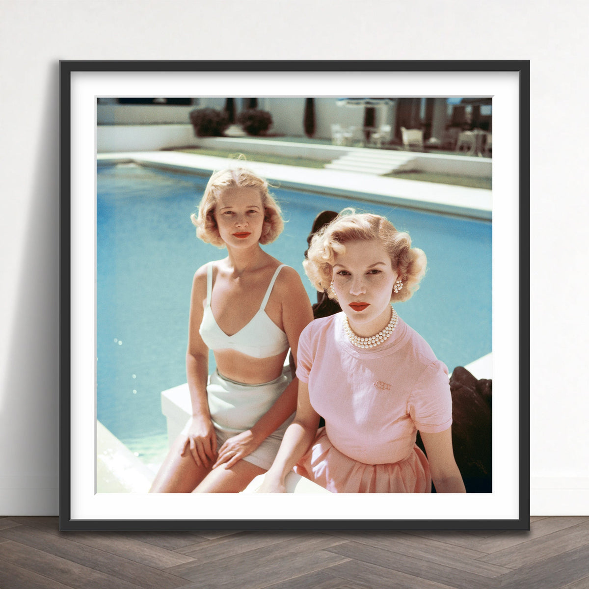 Slim Aarons - connelly and guest - Photography - Getty Images