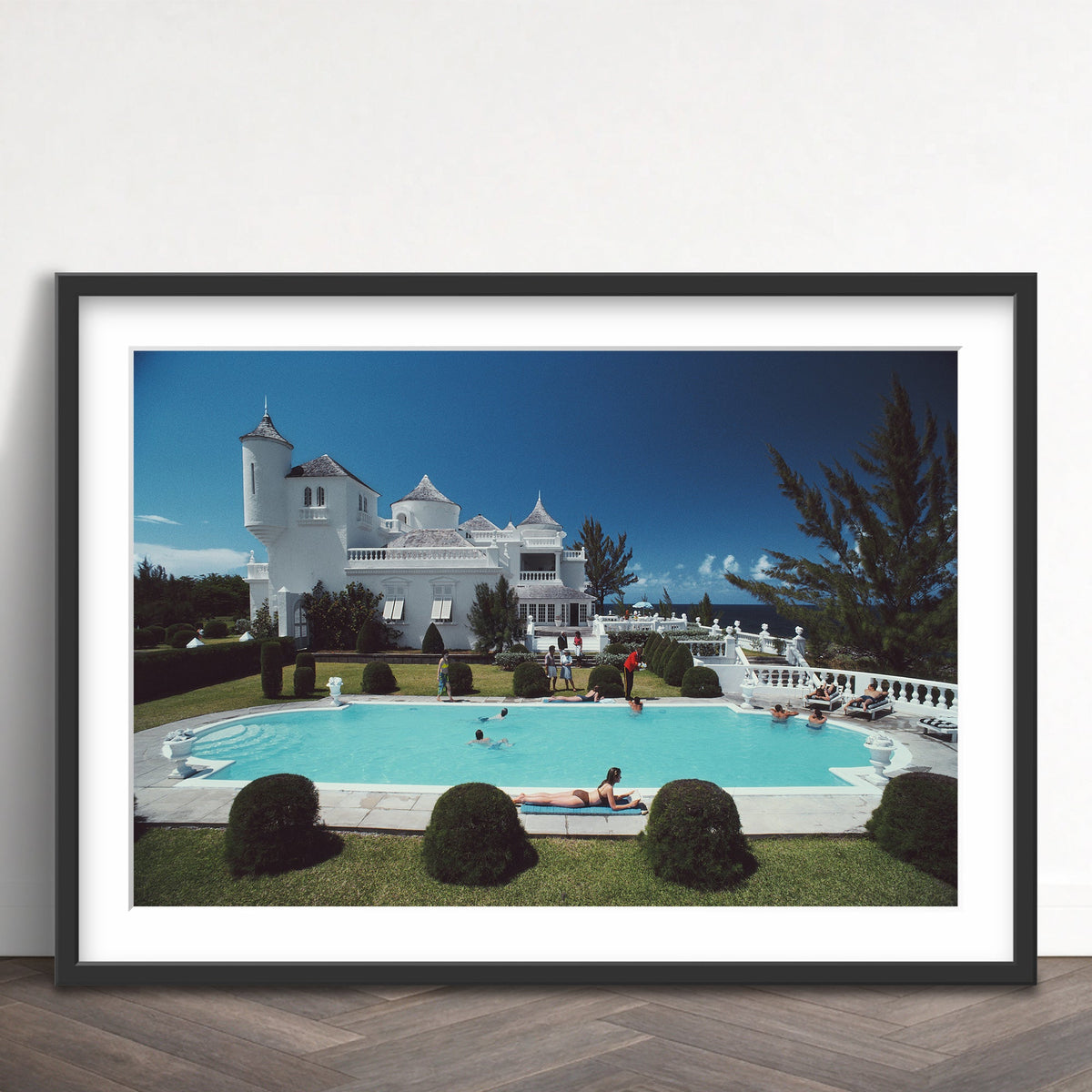 Slim Aarons - earl levys castle - Photography - Getty Images