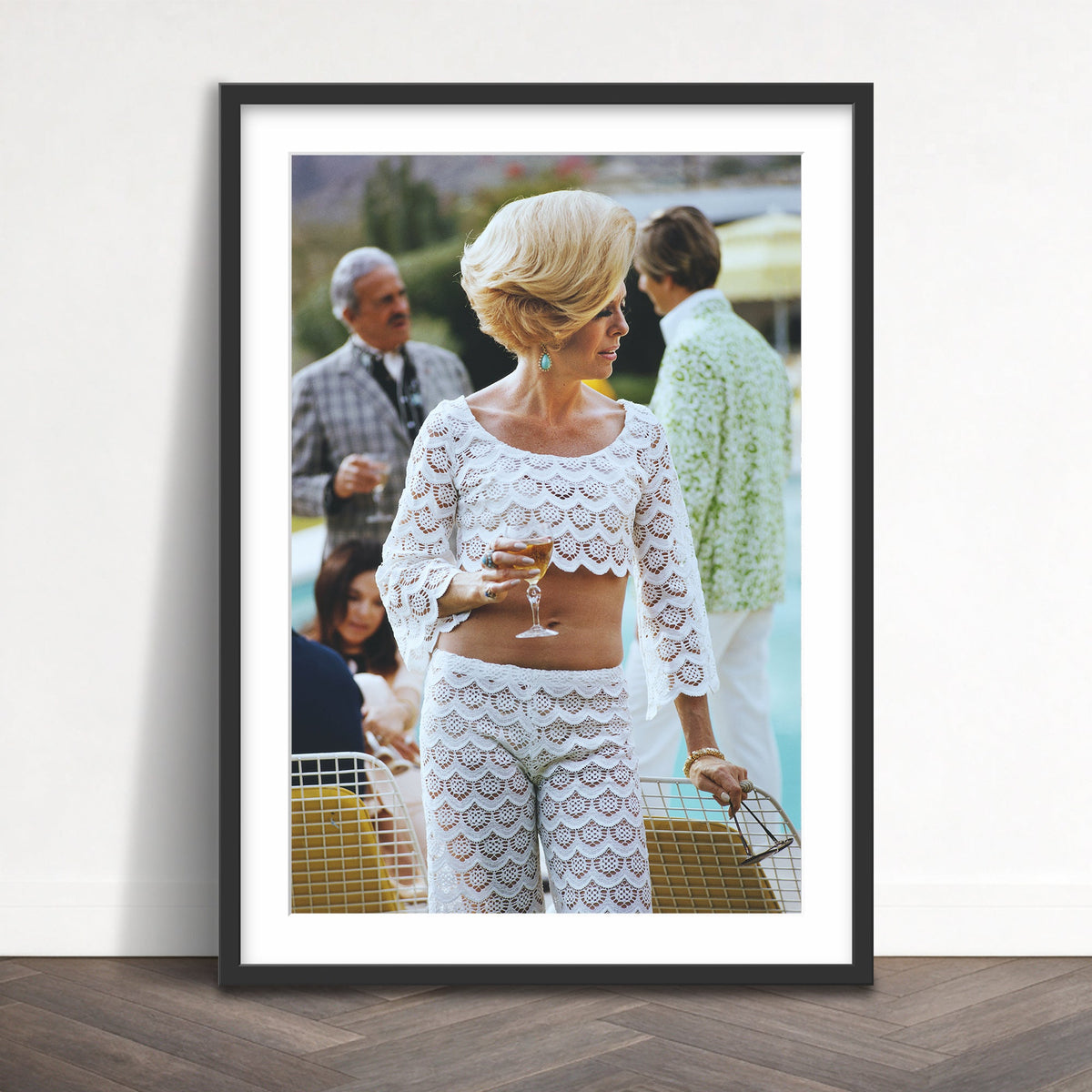 Slim Aarons - helen dzo dzo kaptur - Photography - Getty Images