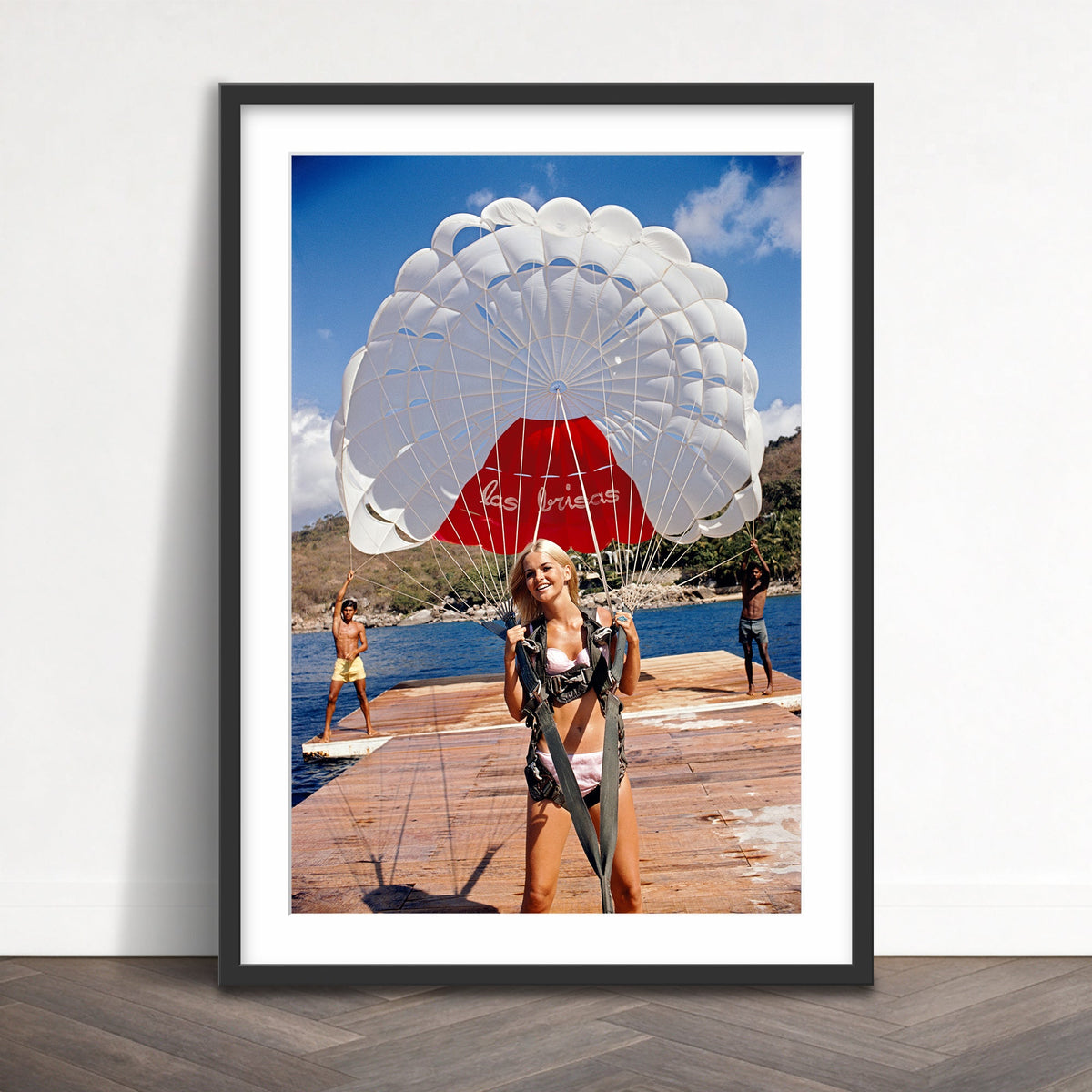 Slim Aarons - paraglider - Photography - Getty Images