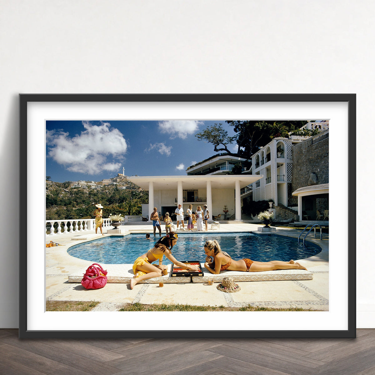 Slim Aarons - poolside backgammon - Photography - Getty Images