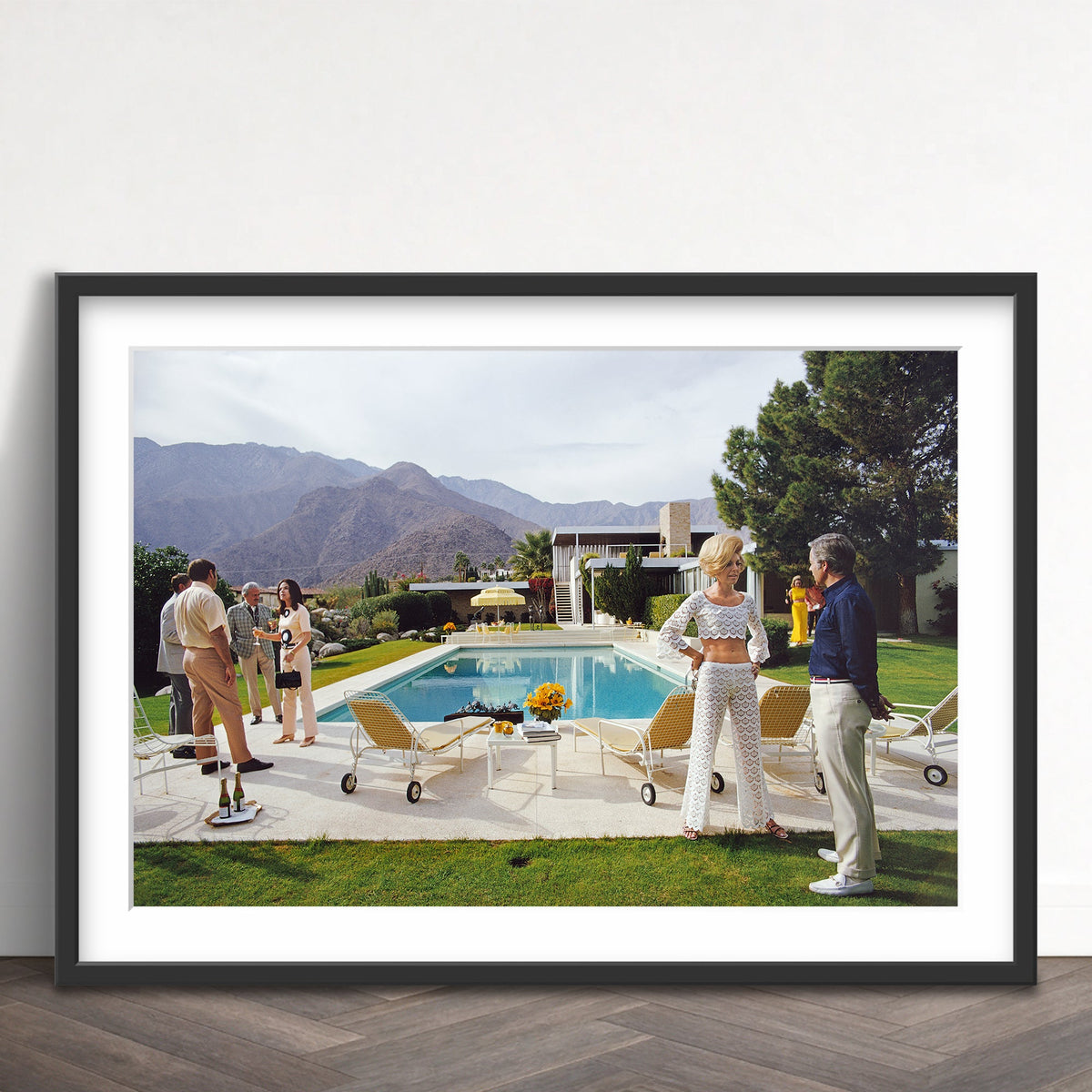 Slim Aarons - poolside conversation - Photography - Getty Images