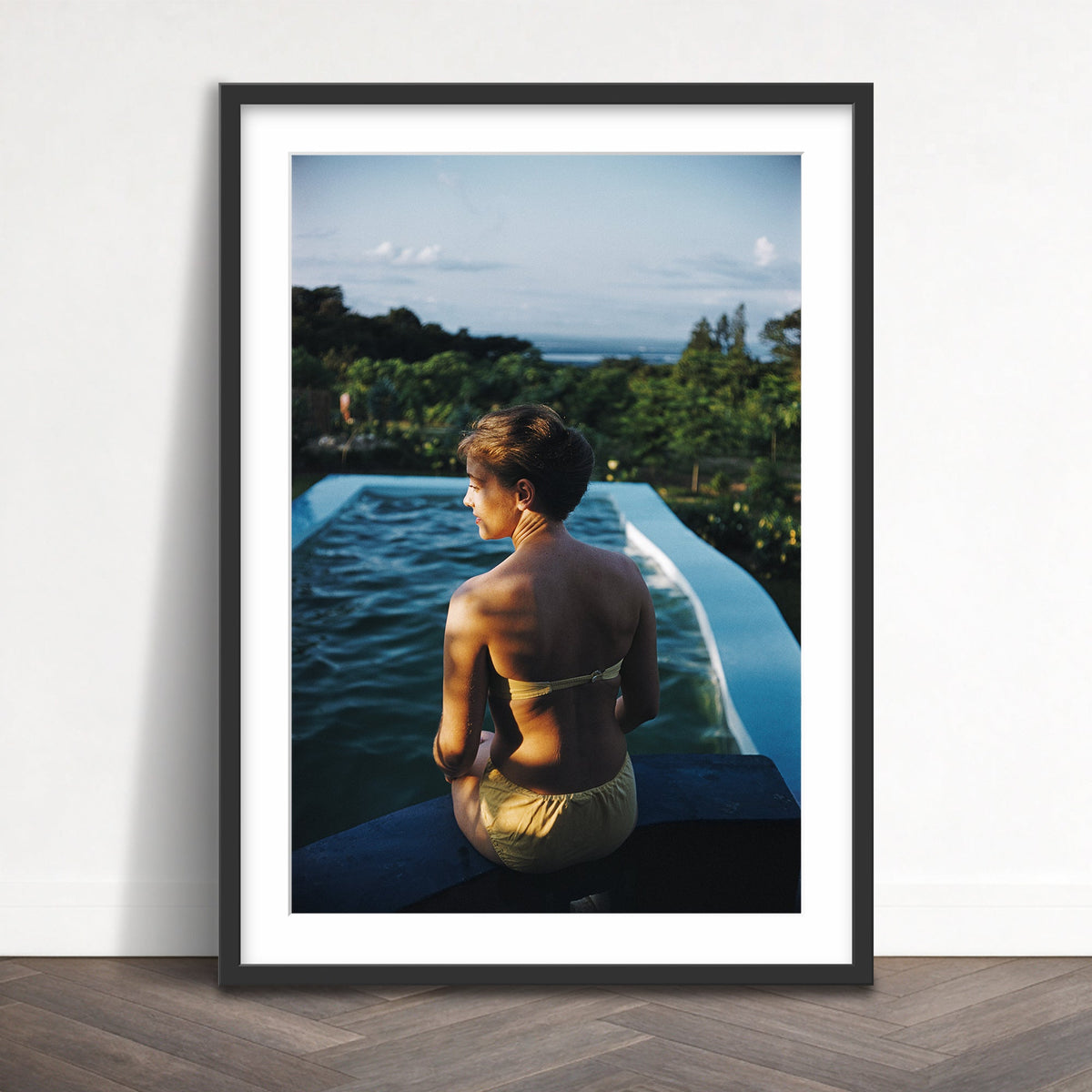 Slim Aarons - poolside in kenya - Photography - Getty Images