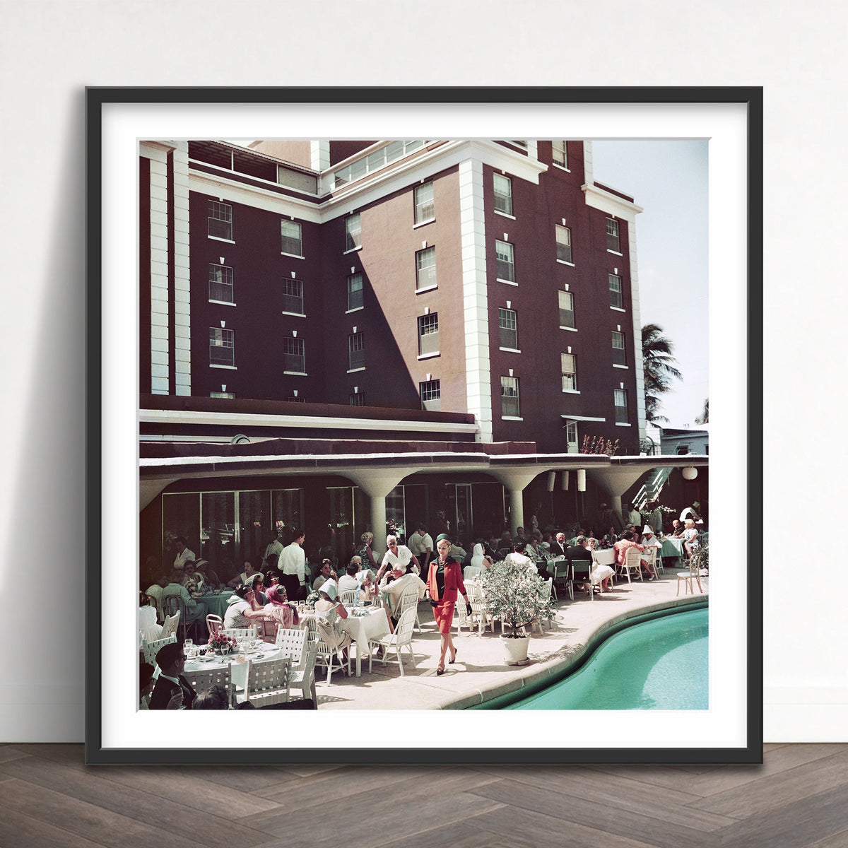 Slim Aarons - poolside promenade - Photography - Getty Images