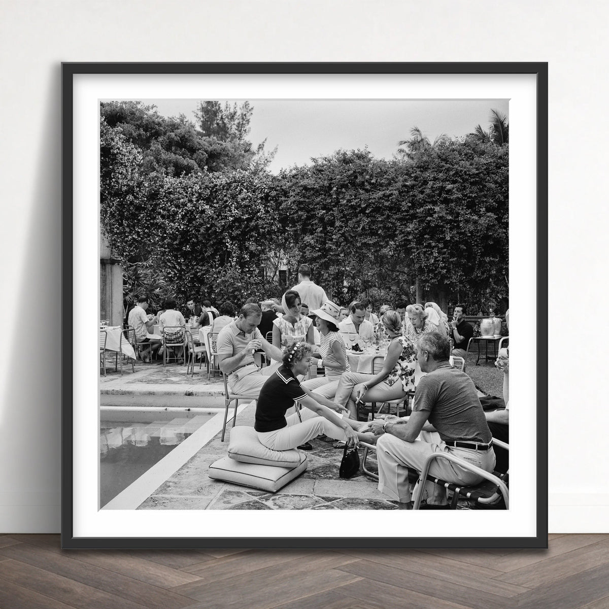 Slim Aarons - pulitzer pool party - Photography - Getty Images