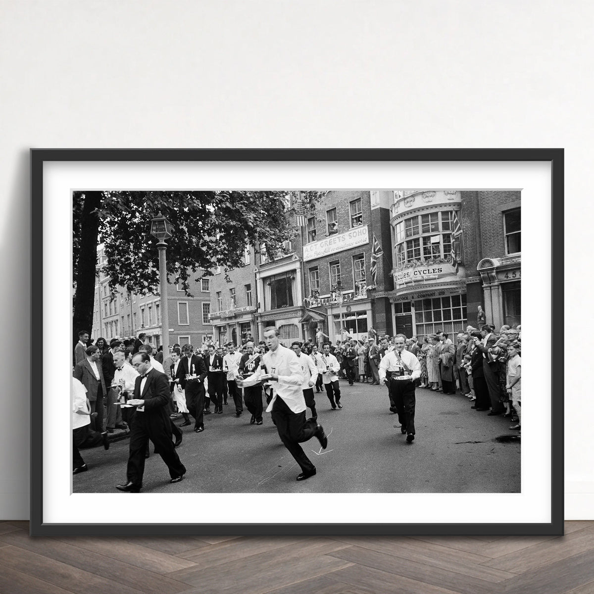 Slim Aarons - soho waiters race - Photography - Getty Images