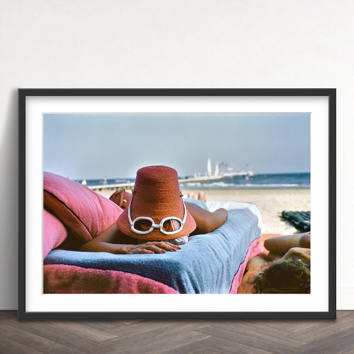 Slim Aarons - sunbathing in venice - Photography - Getty Images