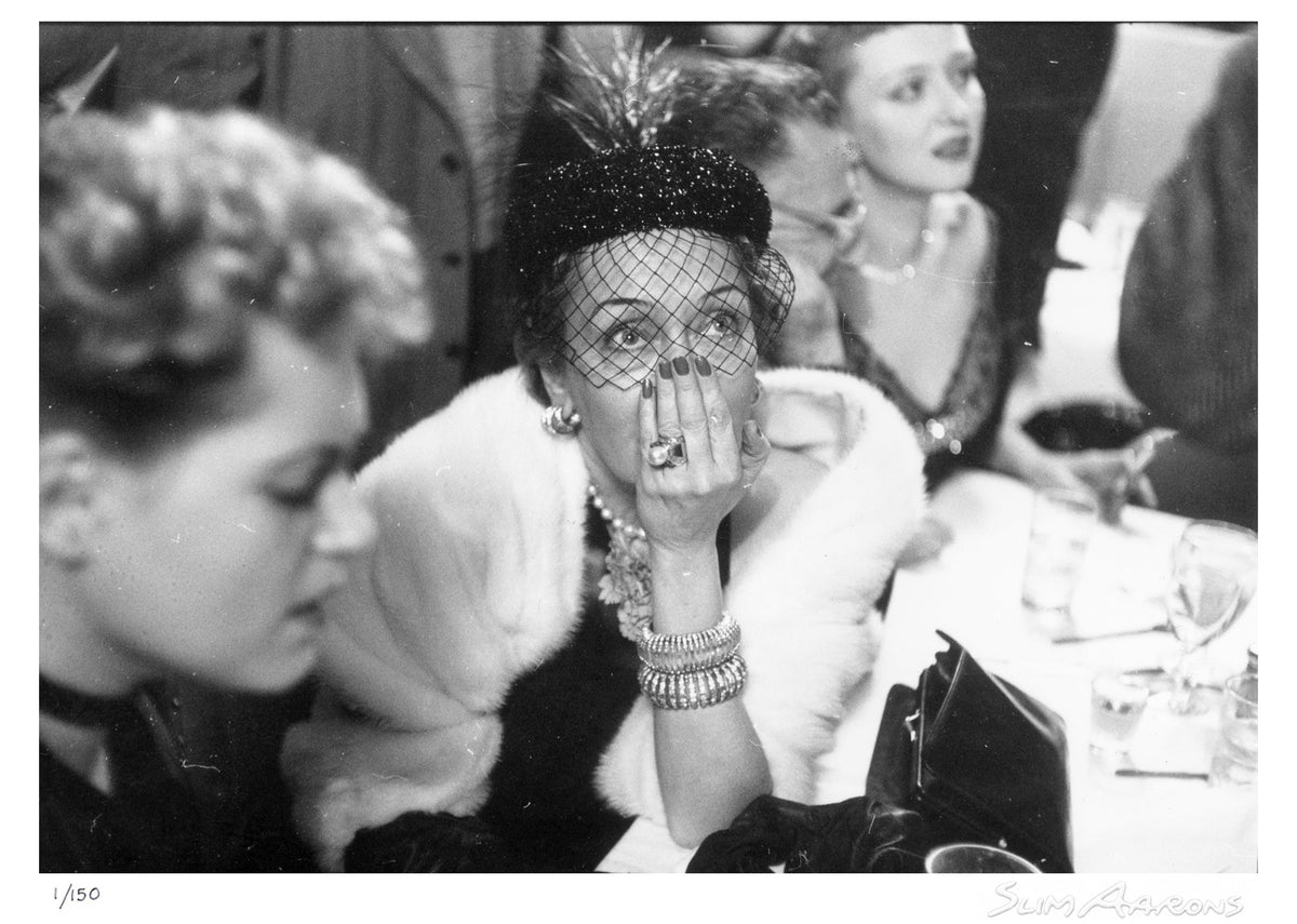 an anxious wait - Slim Aarons - Limited Edition - Estate Stamped - Photography - Getty Images