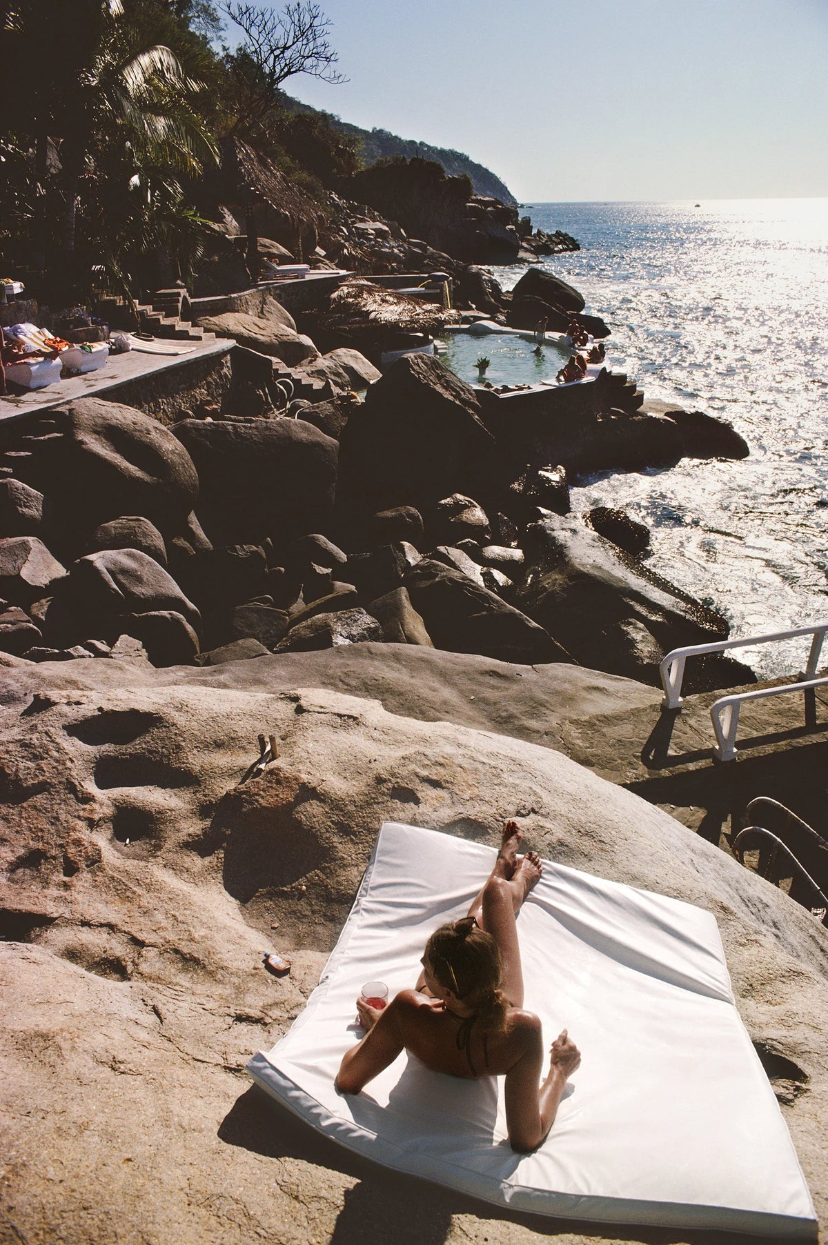 The coastline near Warren Avis' villa in Las Brisas, Acapulco, January 1978. Slim Aarons photograph.