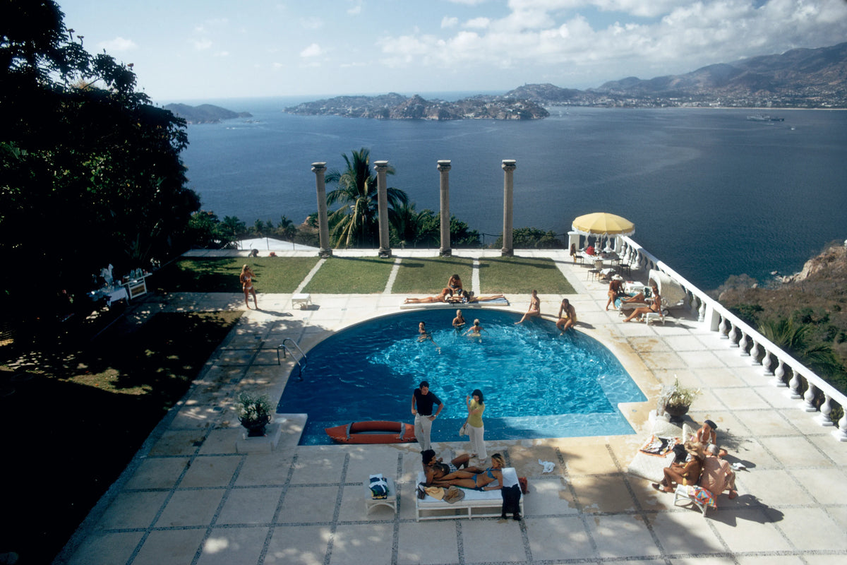 Guests at the Villa Nirvana, owned by Oscar Obregon, in Las Brisas, Acapulco, Mexico, February 1972. Slim Aarons photograph.