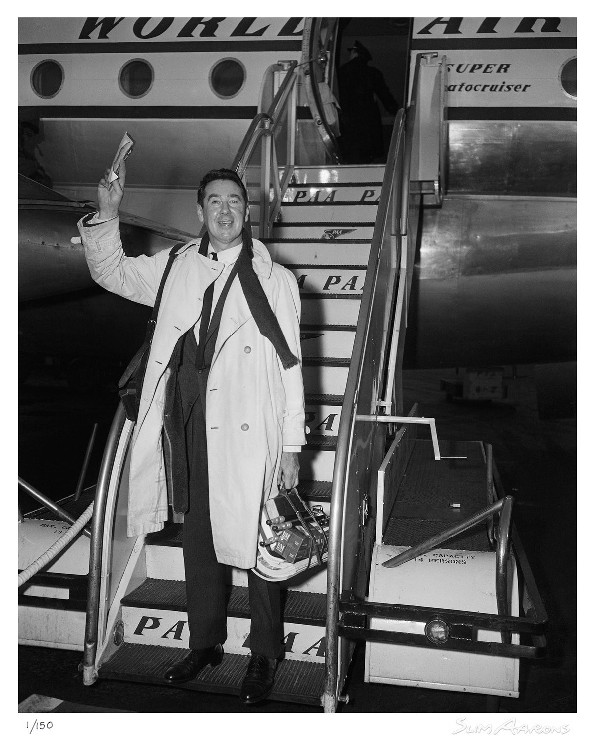 slim arrives - Slim Aarons - Limited Edition - Estate Stamped - Photography - Getty Images